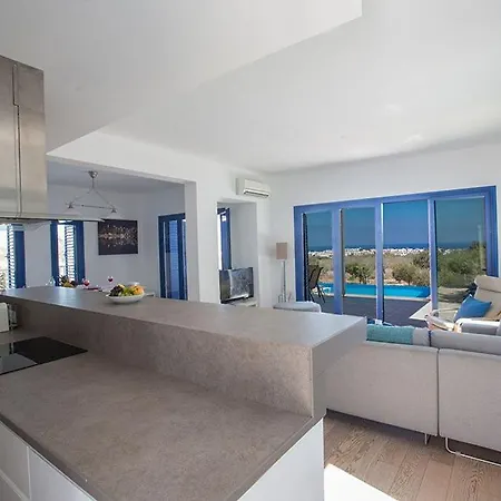 Вилла Ioanni Helios - Stunning 4 Bedroom - Few Minutes Drive To Fig Tree Bay *
