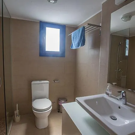 Вилла Ioanni Helios - Stunning 4 Bedroom - Few Minutes Drive To Fig Tree Bay *