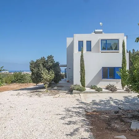Ioanni Helios - Stunning 4 Bedroom - Few Minutes Drive To Fig Tree Bay *